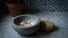 Gusci d’uovo: 10 modi intelligenti per riutilizzarli in casa e in orto