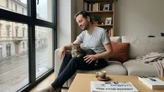 Quando un gatto ti sceglie: segnali di fiducia che spesso ignoriamo