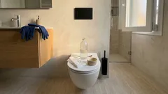 Come togliere il calcare dal WC con carta e aceto: il metodo che funziona davvero