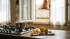 Profumare casa con bucce d’arancia, limone e cannella: il trucco naturale che funziona davvero