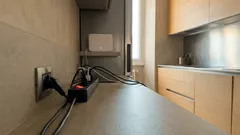 Perché staccare la spina ogni giorno non ti fa risparmiare (e può rovinare gli elettrodomestici)